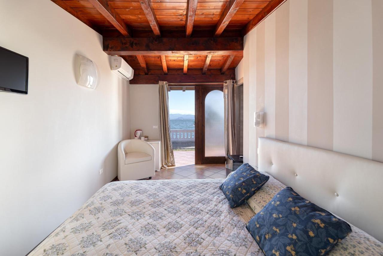 Villa Garuti Village Паденге-суль-Гарда Экстерьер фото
