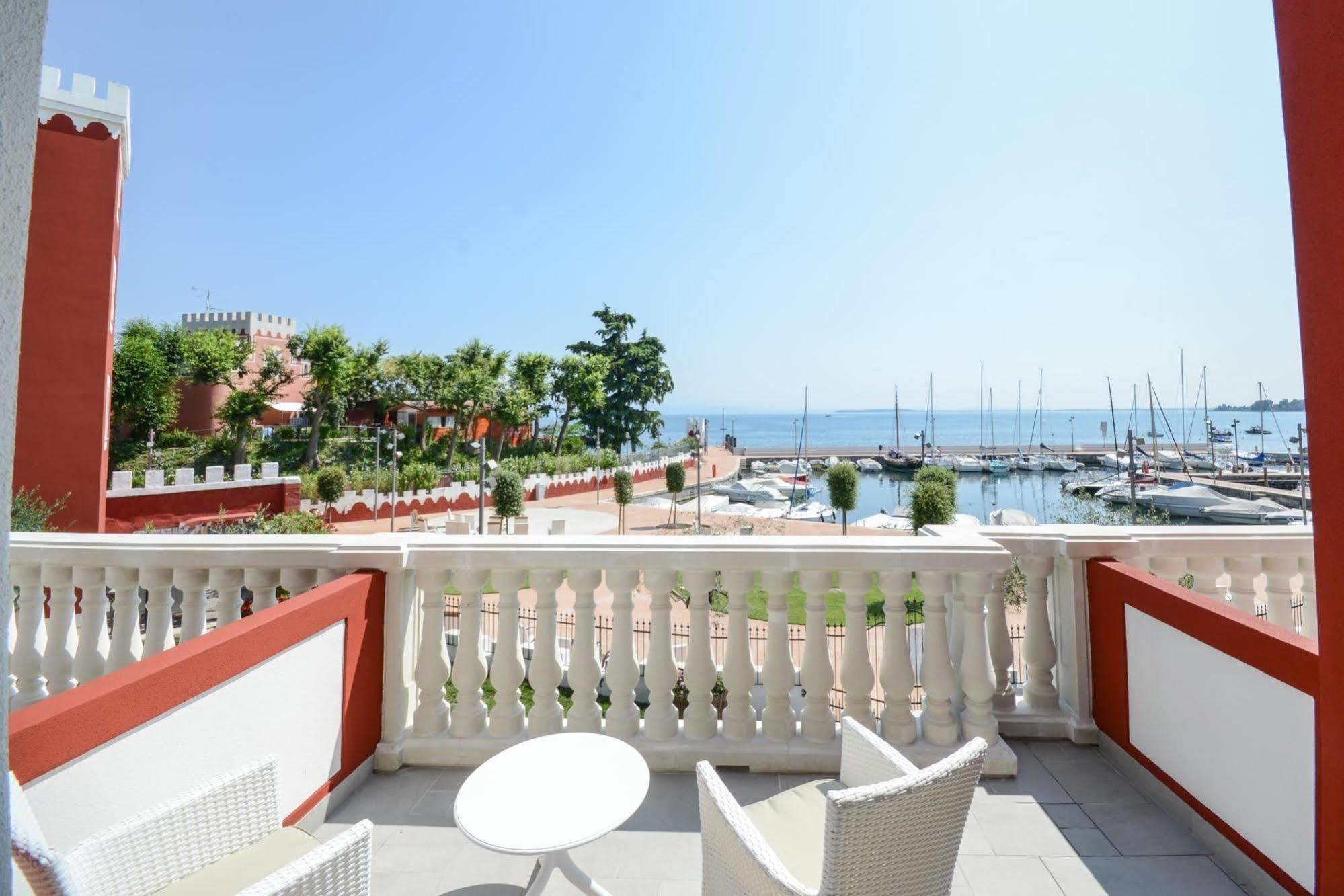 Villa Garuti Village Паденге-суль-Гарда Экстерьер фото