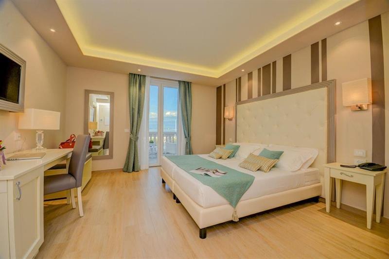 Villa Garuti Village Паденге-суль-Гарда Экстерьер фото